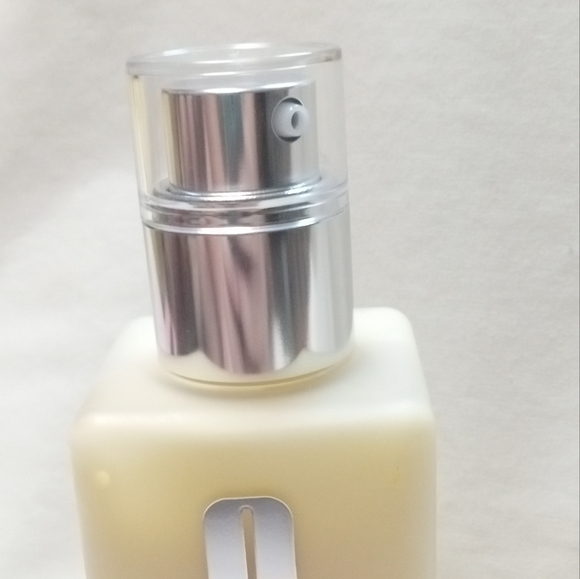 CLINIQUE Dramatically Different Moisturizing Lotion+ 4.2oz/125ml Pump Bo… - Picture 4 of 6